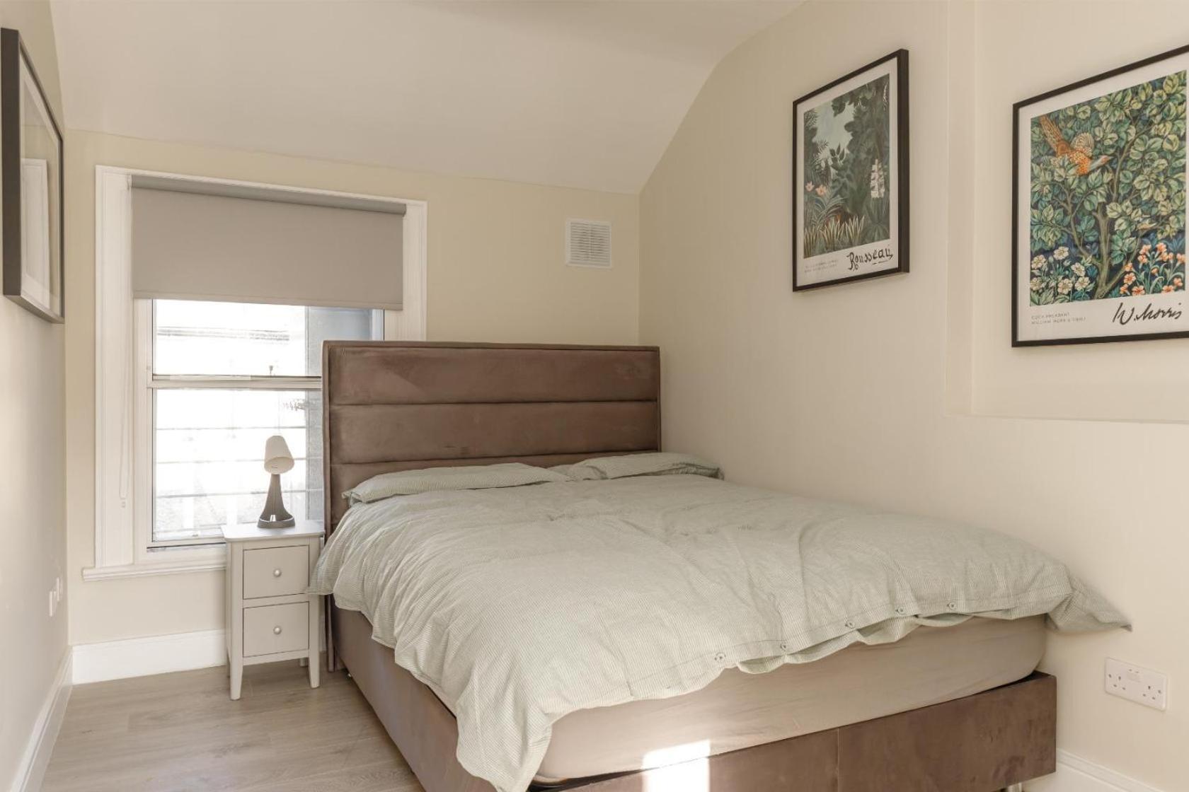 Dublin Castle Suites Bagian luar foto