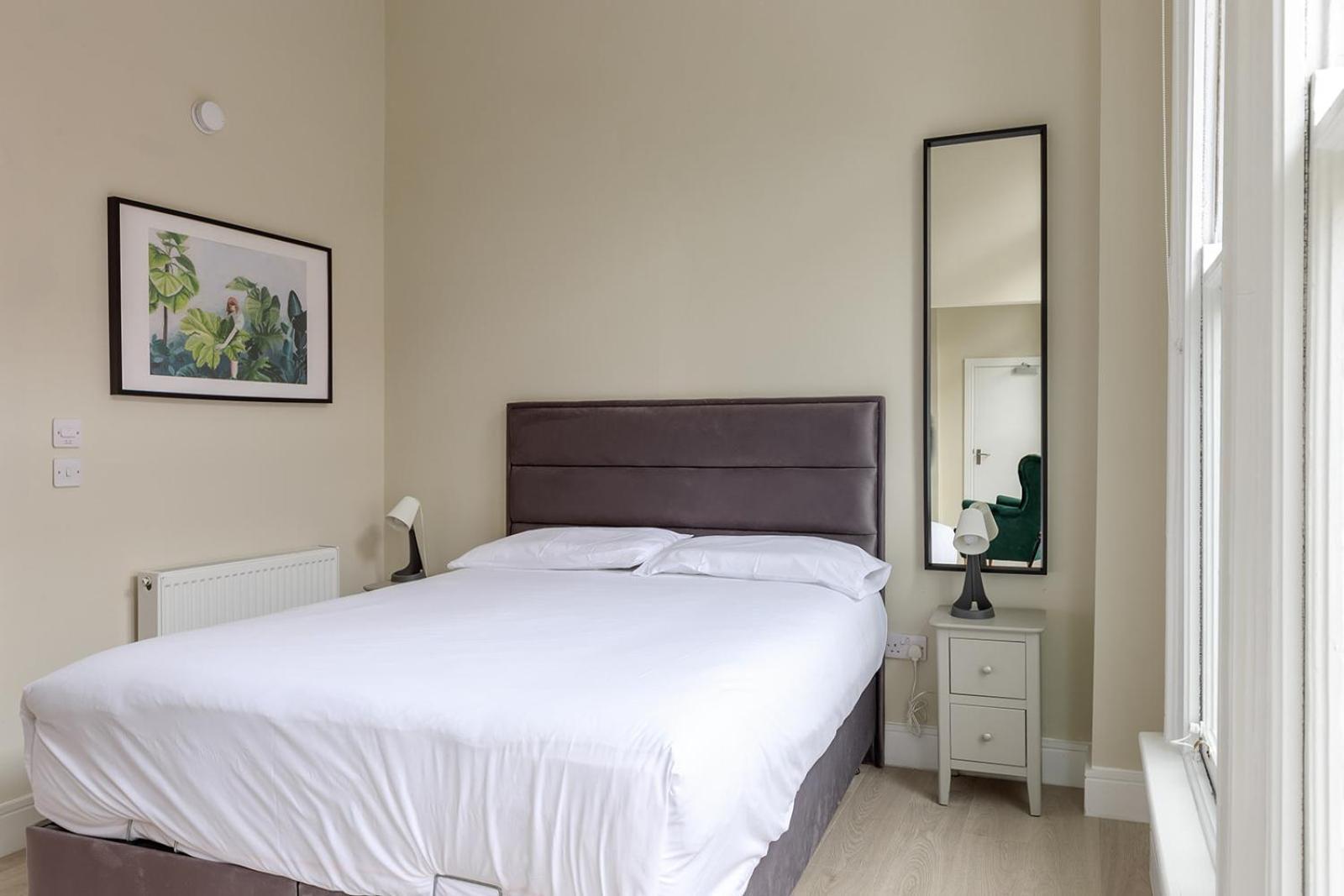 Dublin Castle Suites Bagian luar foto