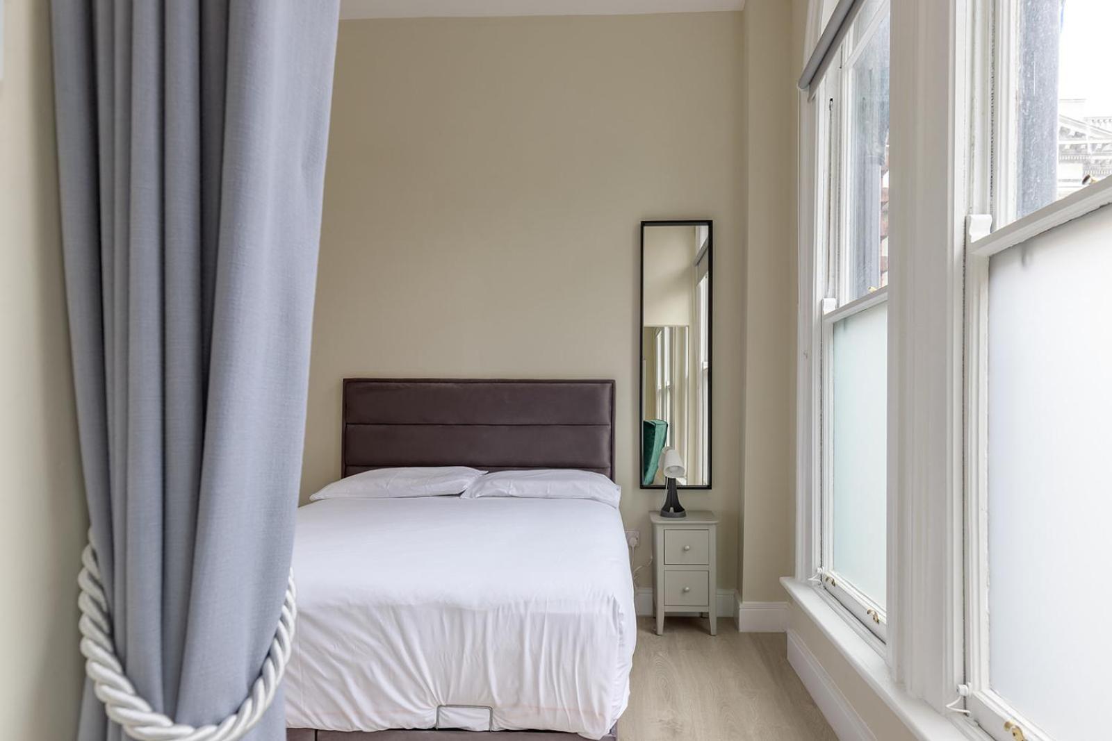 Dublin Castle Suites Bagian luar foto