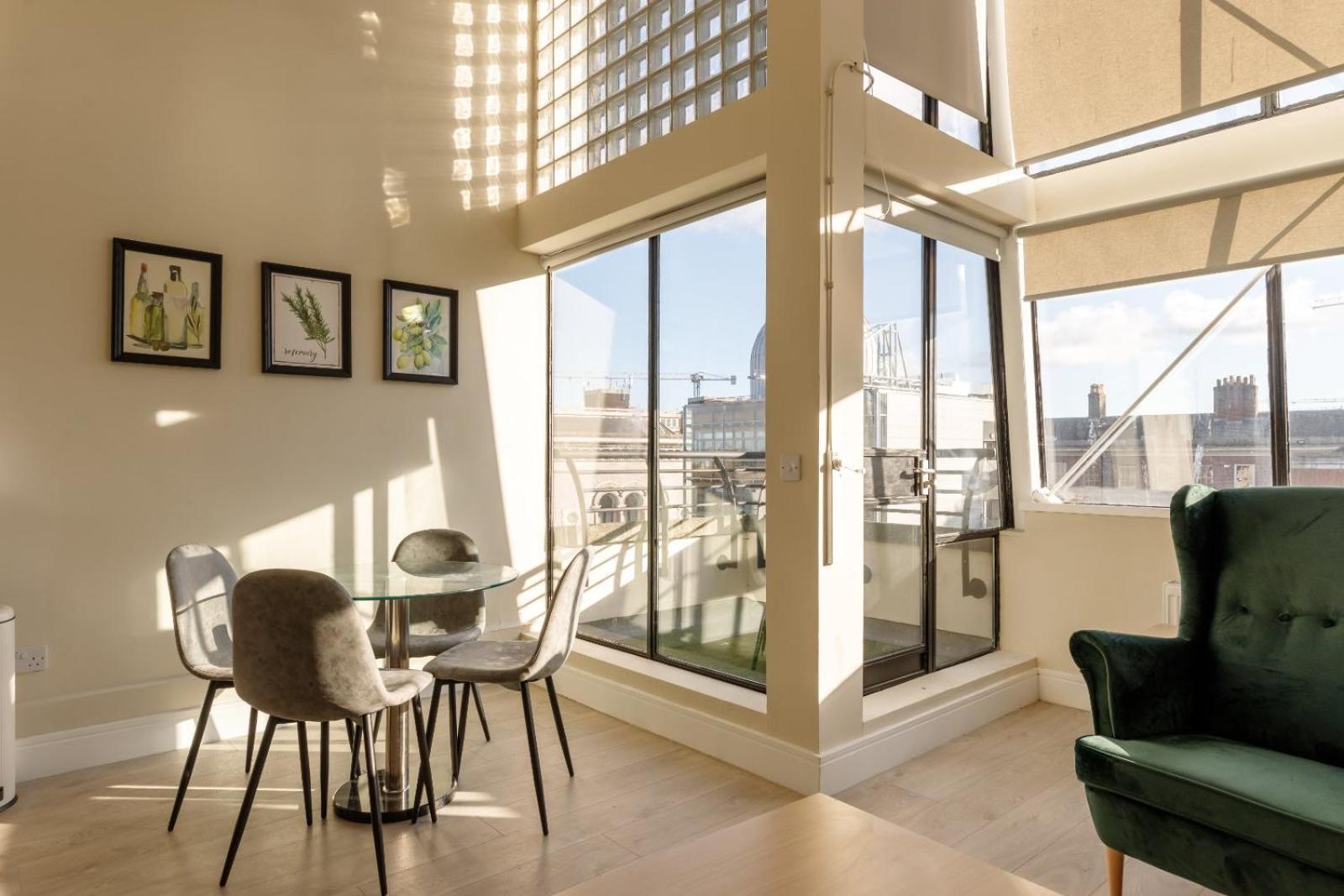 Dublin Castle Suites Bagian luar foto
