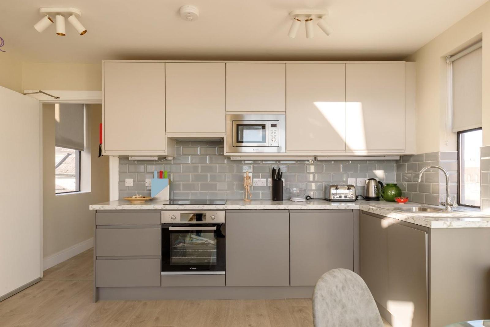 Dublin Castle Suites Bagian luar foto