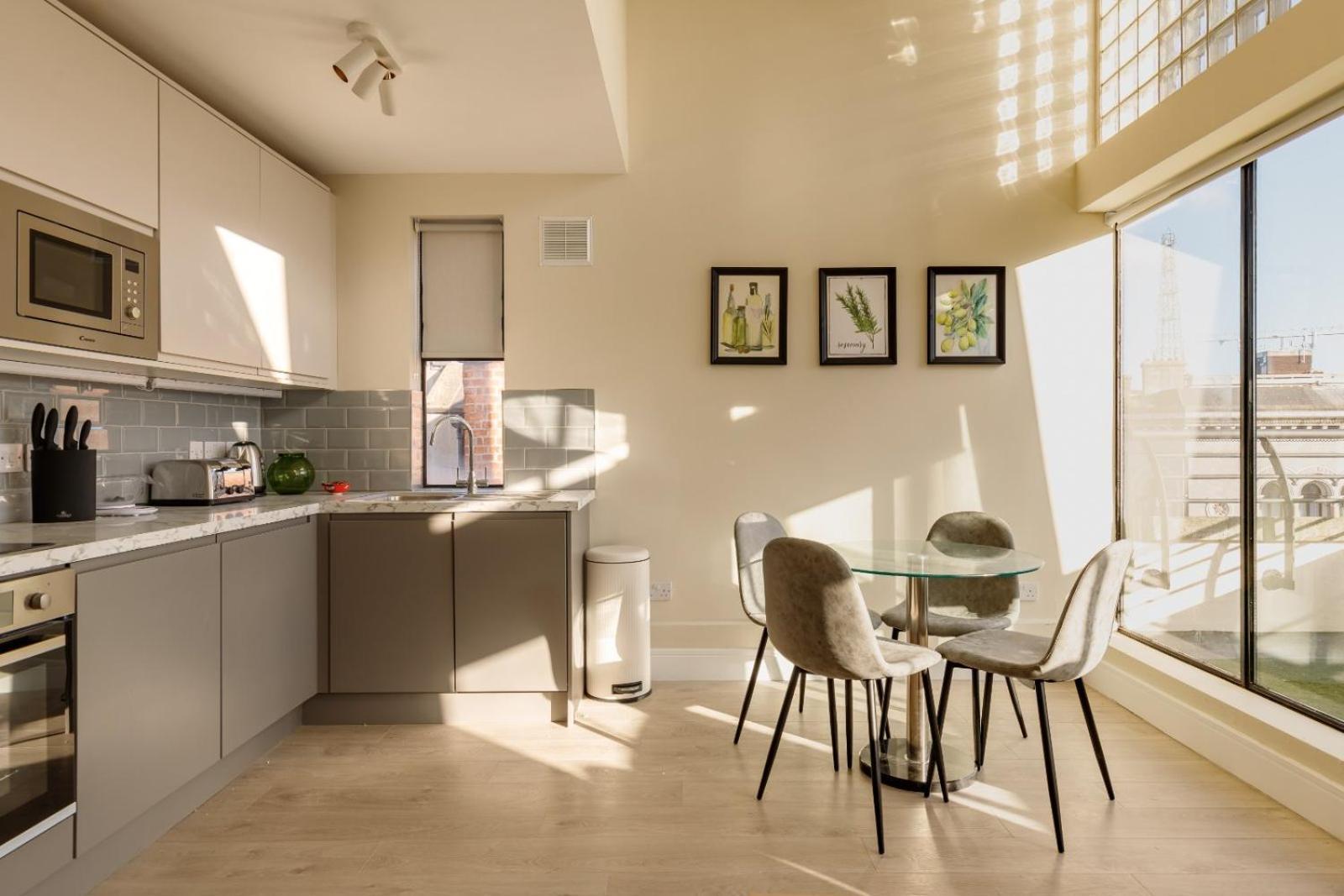 Dublin Castle Suites Bagian luar foto